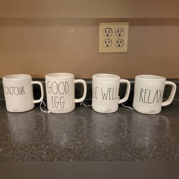 22 pieces of Rae Dunn Pottery - Picture 3 of 8